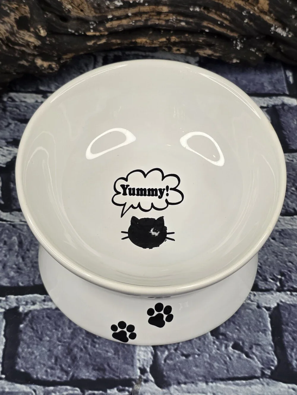 YHY Raised Tilted Ceramic Cat Bowl with Paw Prints & “Yummy!” Design
